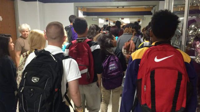 JCPS says first day a success, last student dropped off 21 minutes earlier than in 2014